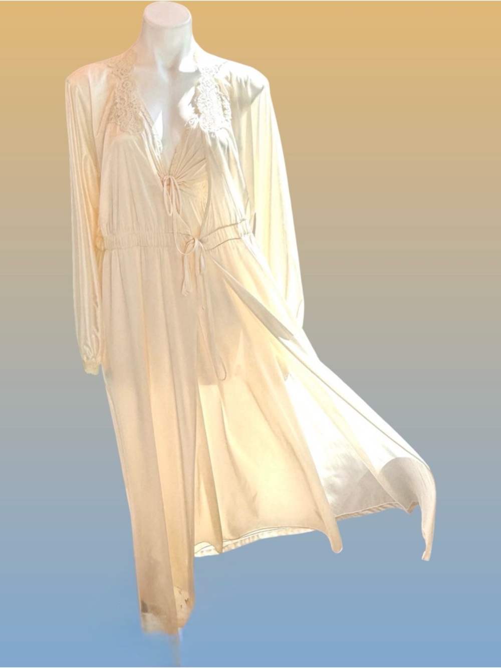 Vintage 70s Miss Elaine Ivory Peignoir Set Nightgown Robe ILGWU - Picture 8 of 8